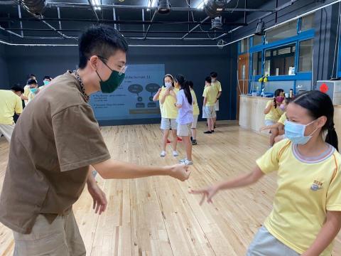 陳維欽 - 與學生共同參與課程