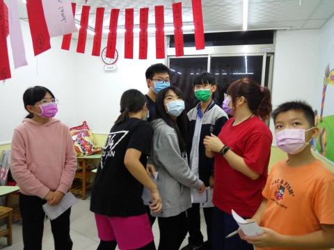 Kim - 中秋節射英文燈謎活動