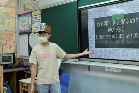 李文峻 - 至偏鄉地區國小出營隊擔任講師