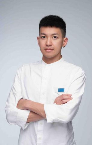 提供衣櫃收納配置服務的專家李先生