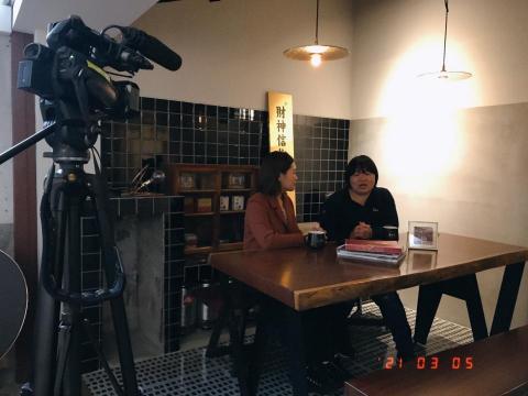 local主播小Mia - 節目企劃、主持，從學生時期練到大的功夫。