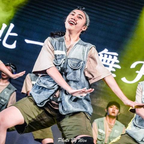 林侑萱 - 走New school hip hop 風格的這支舞獲得全國賽第六名，也登上兩場大型舞展