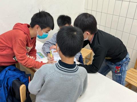 均庭老師 - 國小中年級作文課