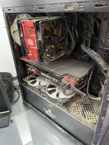 修弟電腦 (目前暫停營業） - 電腦深度清潔（前）