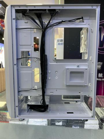 王諺晨 - Montech X3 : Cable Management 