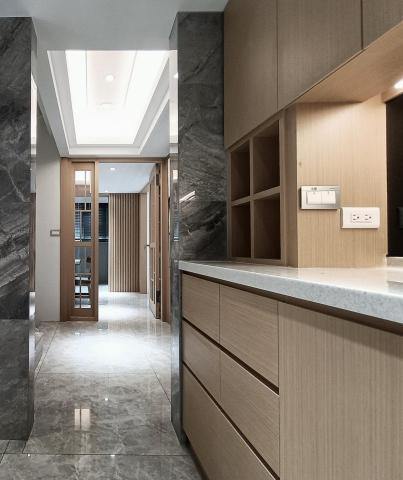 群展室內空間設計 - 長廊穿透感及細膩木工 營造精緻卓絕品味