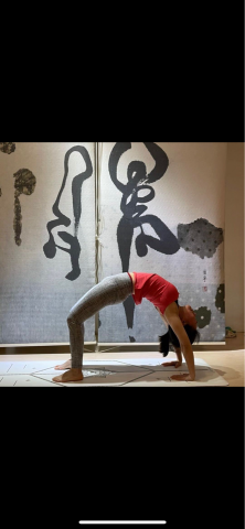 HSU 老師 - 課程后同學的新墊子因為超級貴而且限量版的。所以迫不急待的想試試新的墊子和身體的連結