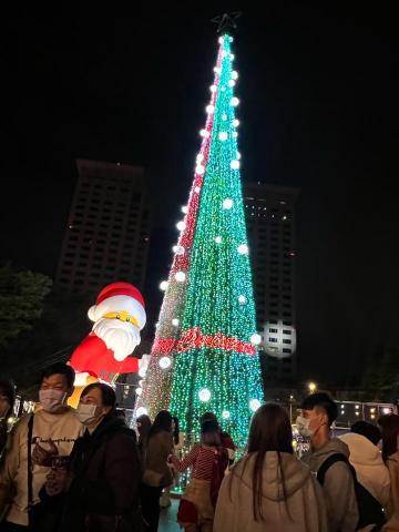 嘿嘿台客嘻已出院 正常營業中 - 新北歡樂耶誕城