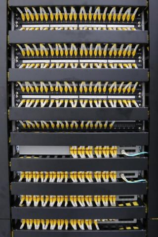 達萬科技有限公司 - 網路集線箱網路系統整合安裝 達萬科技有限公司 - 網路集線箱網路系統整合安裝