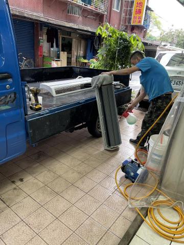 飛宏冷氣空調 - 場地不適合清洗時會拆回來清洗