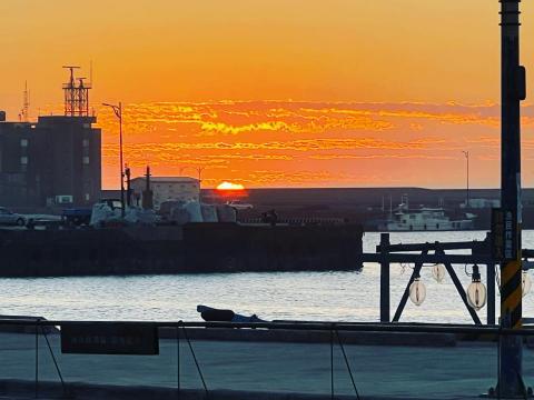 嘿嘿台客嘻已出院 正常營業中 - 南寮漁港