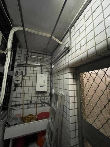 林詠承 - 熱水器及排氣管，拉電、插座盒按裝完成照