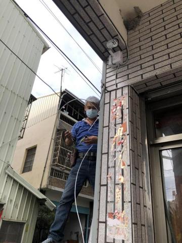 金博康科技有限公司 - 舊透天厝走明線釘牆安裝攝影機