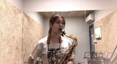 黃靚婕 - 校友團錄影~
準備線上演奏會