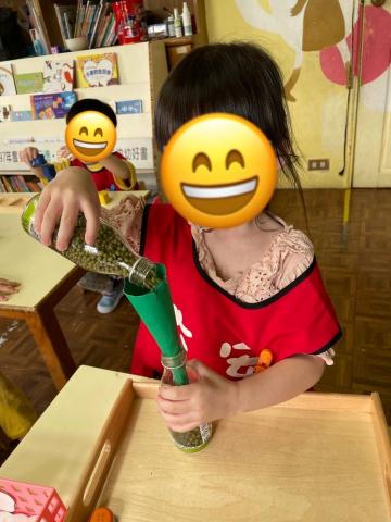 黃筱晴 - 倒一倒，盡量不要讓綠豆倒出來唷！