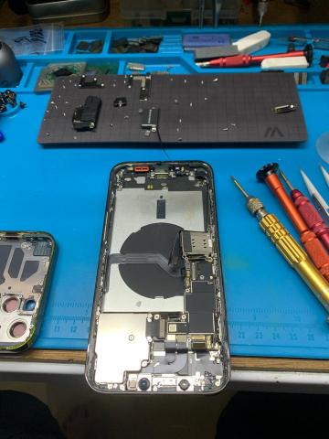 楷威科技 - IPhone 手機維修