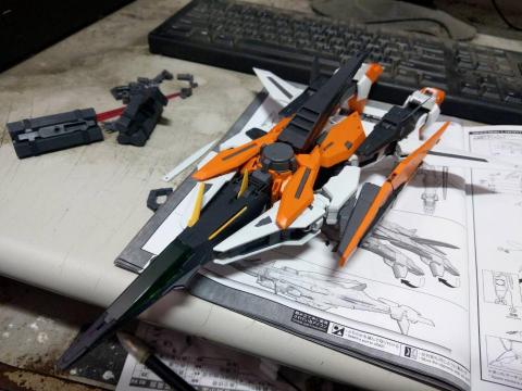Ngasawa Lin - GN-007 MG 1/100模型素組完工，雖然對方沒有要求要很快交貨，但是還是在2.5天內組完（對方沒有要求要貼完免沾水透明水貼只需要做到和說明書展示照片那樣子就好）