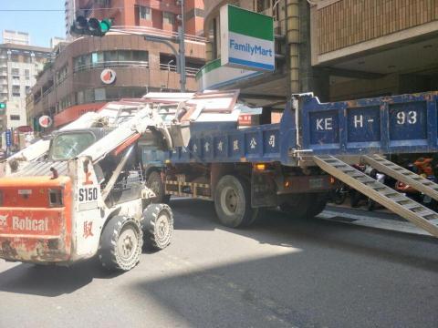 鴻升工程 - 文萊路拆除閣樓後廢棄物清運 鴻升工程 - 文萊路拆除閣樓後廢棄物清運