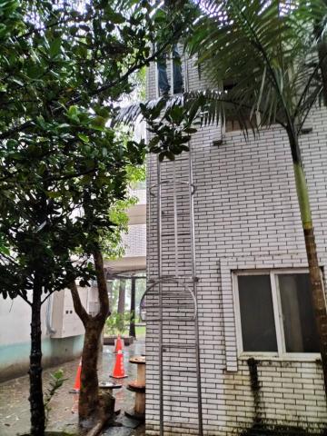 竹東宜安居企業社 - 竹東某國小安全爬梯製作安裝工程（完工後）