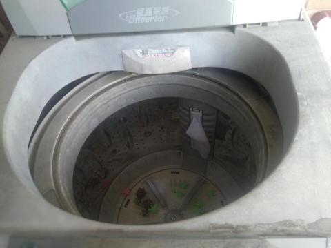 日日順企業社(李輔泰) - 洗衣機支持軸故障,更換.....故障會在脫水時搖晃 日日順企業社(李輔泰) - 洗衣機支持軸故障,更換.....故障會在脫水時搖晃