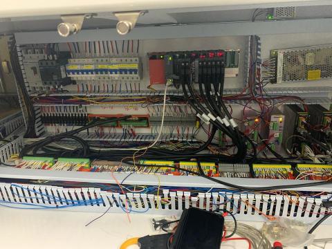 鑫盛企業社 - 百驟科技 沖床產線