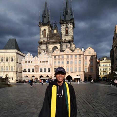 提供床墊寄送服務的專家 Adam