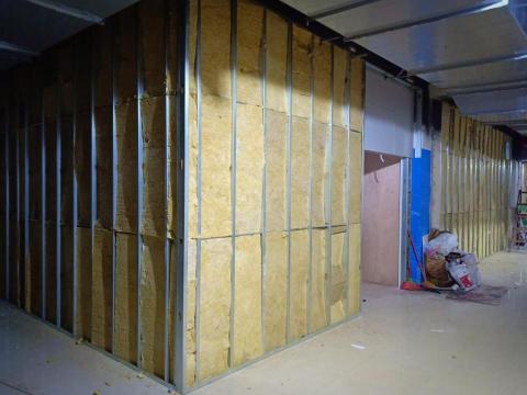 佰策有限公司裝潢工程 - 工廠案-製作輕隔間，並放入岩棉進行隔熱、吸音等效果