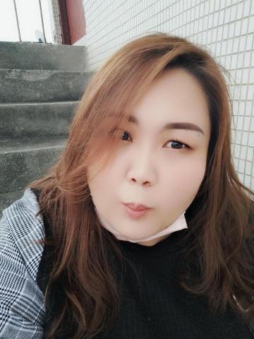 提供染髮價服務的專家鍾小玲