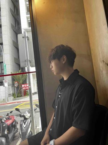 提供兒童體操台北服務的專家李惟