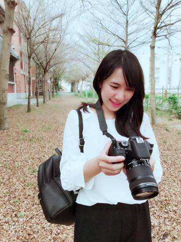 佳里名片設計師推薦logo, DM, 去背，人物繪圖