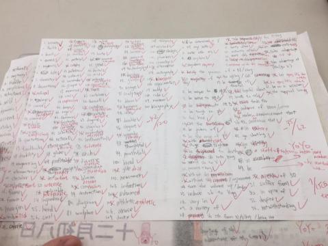 黃奕婷 - 這是我輔導學生背誦單字及片語小考（口頭補考加訂正和重考）