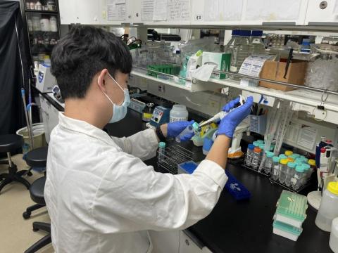 林威伸–數理家教 - 實驗中