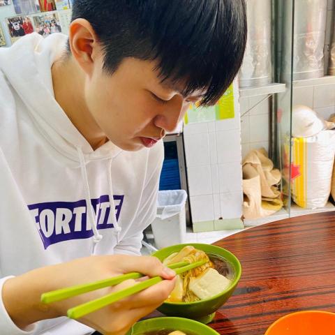 提供工資服務的專家秉橙(家教老師)