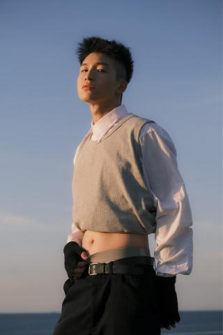 賴以恩 - 內褲業配