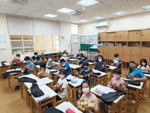 享樂音樂工作室 - 丞格幼兒園烏克麗麗班 享樂音樂工作室 - 丞格幼兒園烏克麗麗班