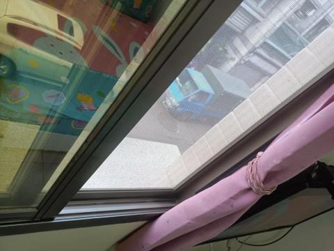 殤雪 - 套房房間窗戶窗框清潔