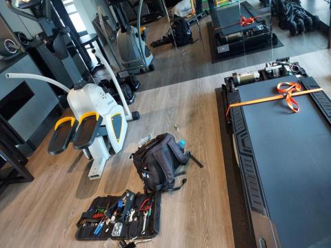 睏咩霸回頭車   久大物流托運  搬家 - 跑步機，交叉機