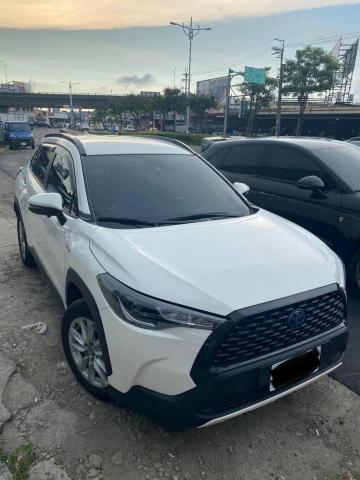 黃彥淳 - 服務車輛：TOYOTA CROSS 油電休旅車
車輛年份：2021
多元化計程車營業車牌，有保乘客險。