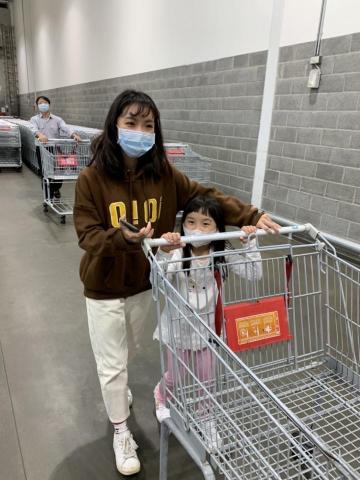 董昀 - 這是我與美美的照片，我有教導過他的經驗