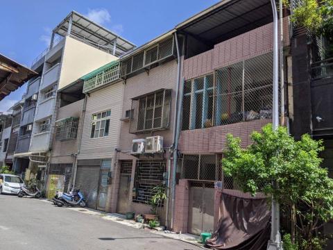 楊曜任 - 舊屋打除，新蓋房屋