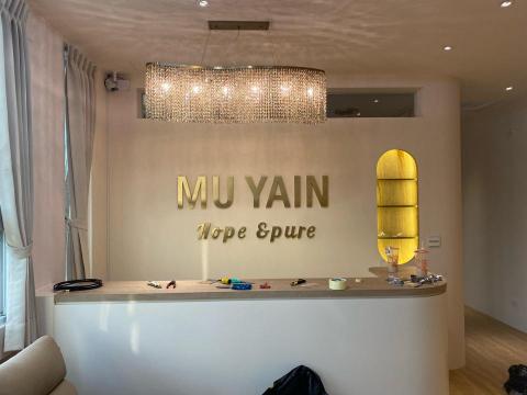 點亮您的家的柴柴師傅 - 電鍍金高質感廣告立體招牌
水晶吊飾燈
可愛圓圈形燈光照明
小口徑照射燈
迷人精雕細琢的圓弧櫃檯