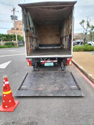 （盧小小）貨運 搬家 回頭車 - 不含拖板車的車棚內部