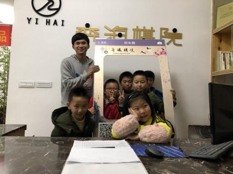 曾令豪 - 多年教學經驗耐心佳，循序漸進引發孩子們對圍棋的興趣