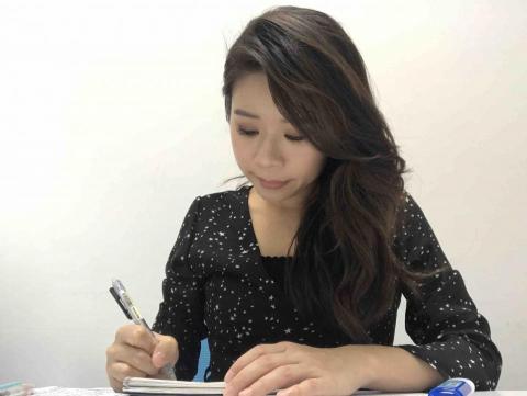 提供配音服務的專家Clarita&rsquo;s