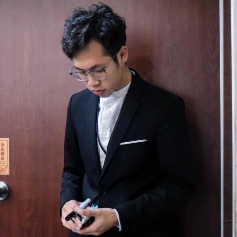 提供電動理髮器服務的專家陳新宏