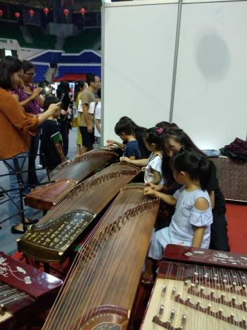 古箏小教室 - 古箏攤位展示與教學