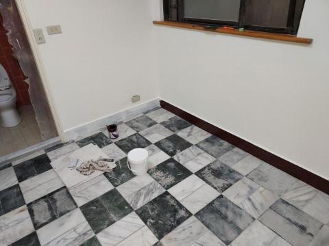 吳師傅 - 踢腳板劃線施工