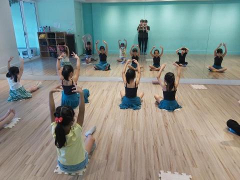 王郁如 - 兒童芭蕾課程