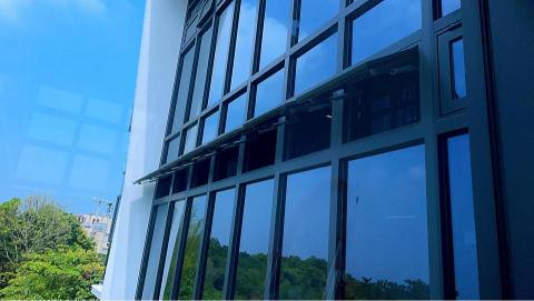 普新實業有限公司 - 上推式電動窗推桿