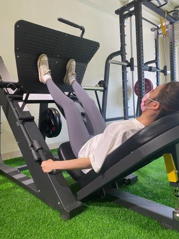 Chris教練（Strength Fitness) - 女學員臀腿訓練